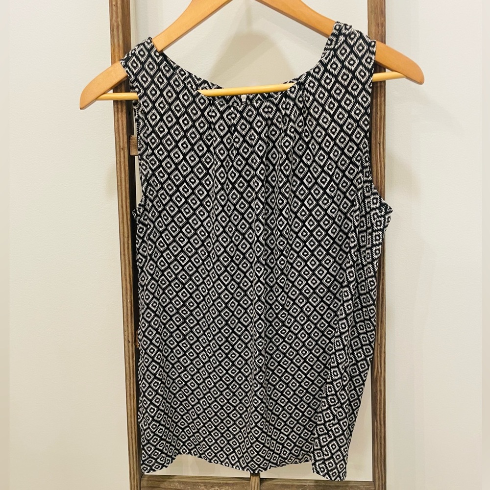 Black and White Pattern Loft Sleeveless Blouse